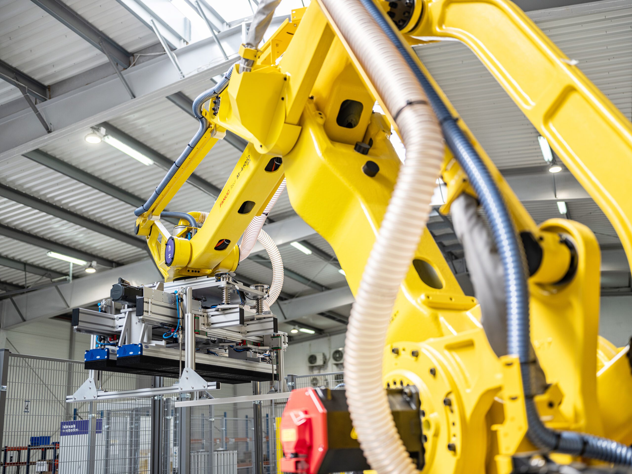 Les processus de soutien utilisant des robots industriels soutiennent l'industrie